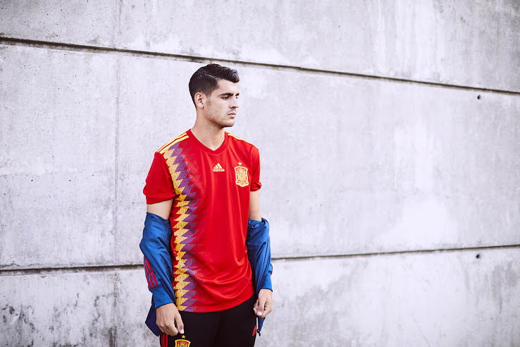 Spanje WK-voetbalshirt veroorzaakt onrust en uitstel Voetbalshirts.com