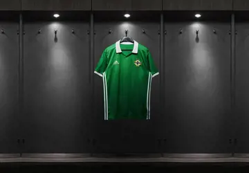 noord-ierland-voetbalshirt-2018-2019.jpg