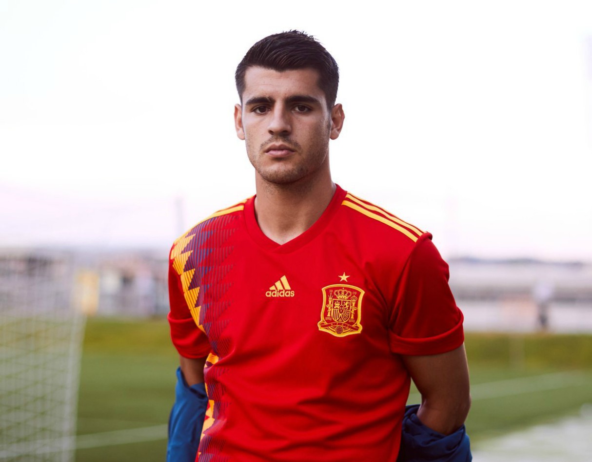 Spanje WK-voetbalshirt veroorzaakt onrust en uitstel Voetbalshirts.com