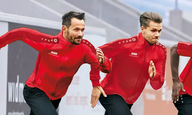 JAKO Striker trainingspak rood uitgelicht