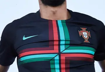 Portugal-warming-up-shirt-2018-2019.jpg