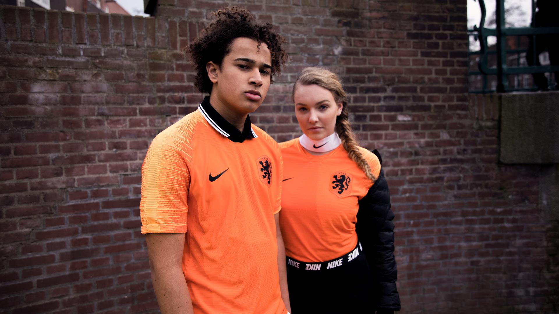 Oranjeleeuwinnen Trainingspak Dames, Nederlands Elftal thuisshirt 2018-2019 - Voetbalshirts.com : Bij partywinkel ben je aan het juiste adres.