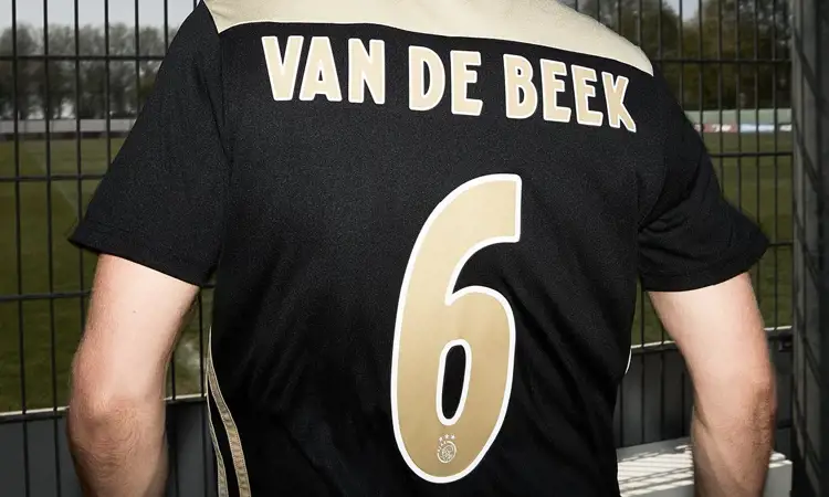 Officiële bedrukking Ajax uitshirt 2018-2019 gelanceerd