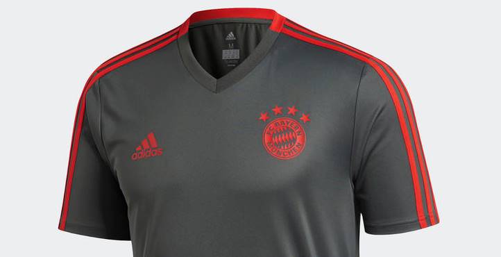 Bayern München traint in 2018-2019 in opvallend trainingsshirt
