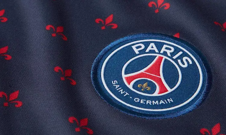 Nike en Paris Saint Germain presenteren fleurig warming-up shirt voor 2018-2019