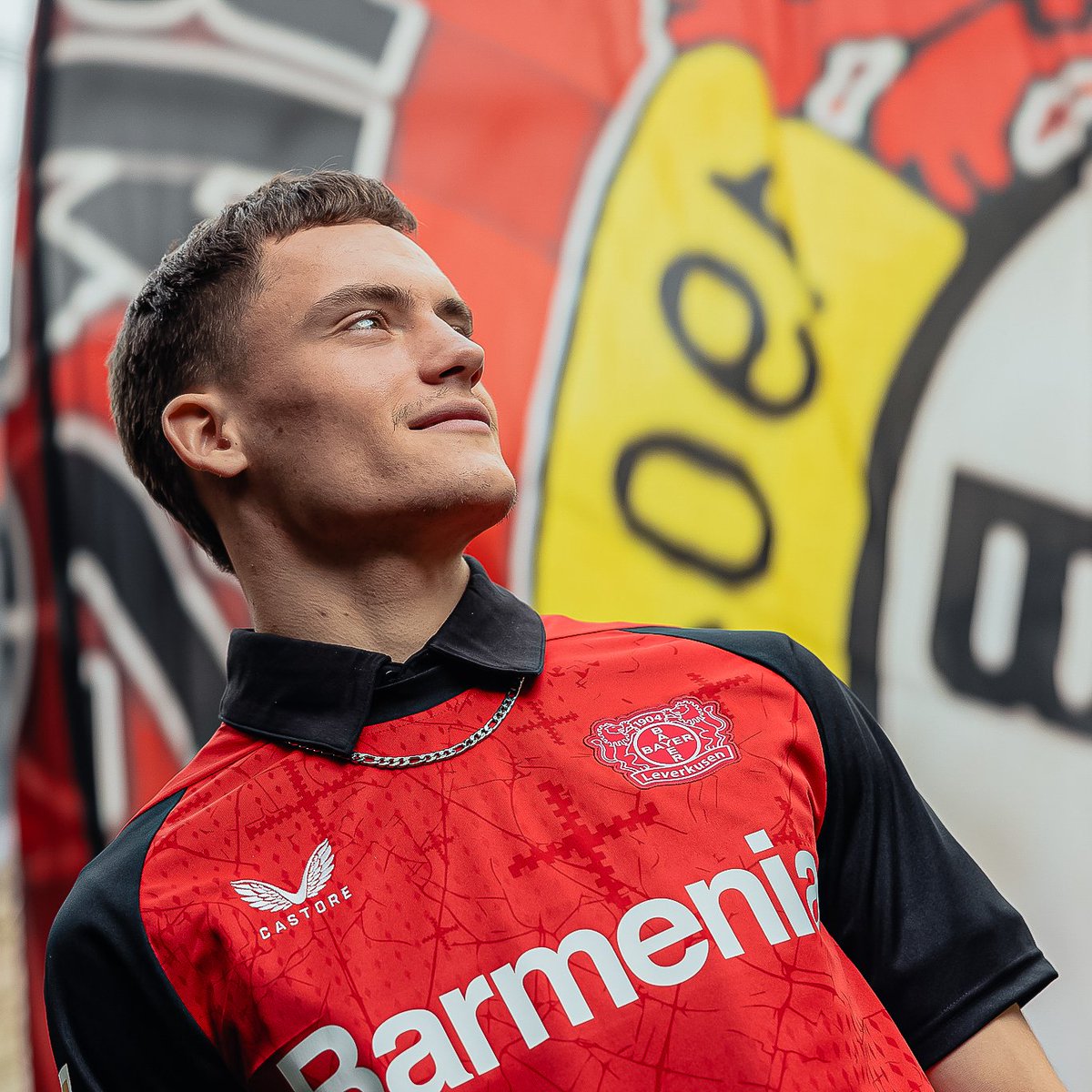 Bayer Leverkusen voetbalshirts 2024-2025 in stijl stad