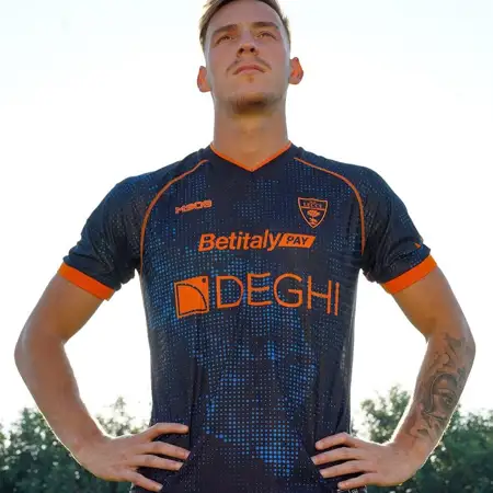 Dit zijn de US Lecce voetbalshirts 2024-2025