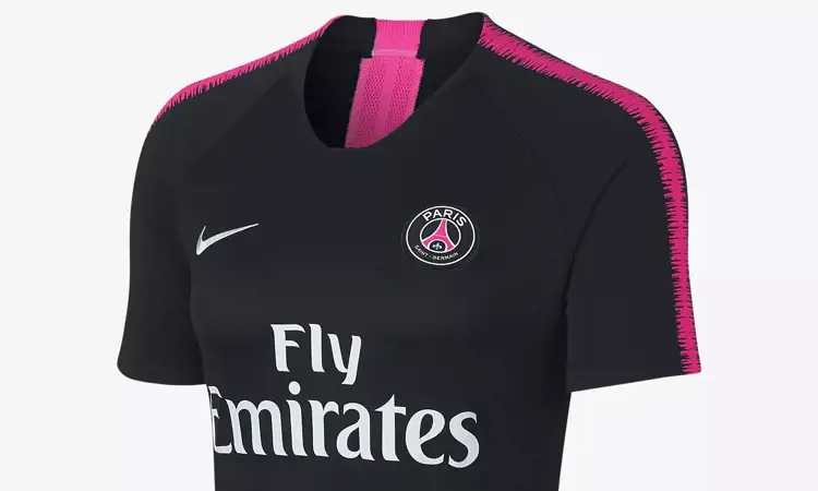 Paris Saint Germain draagt zwart/roze trainingsshirt in 2018-2019