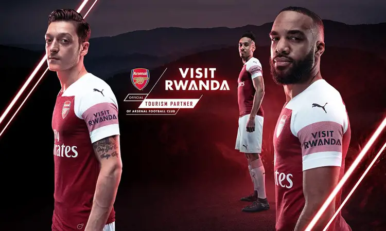 VISIT RWANDA op linkermouw Arsenal voetbalshirt vanaf 2018-2019