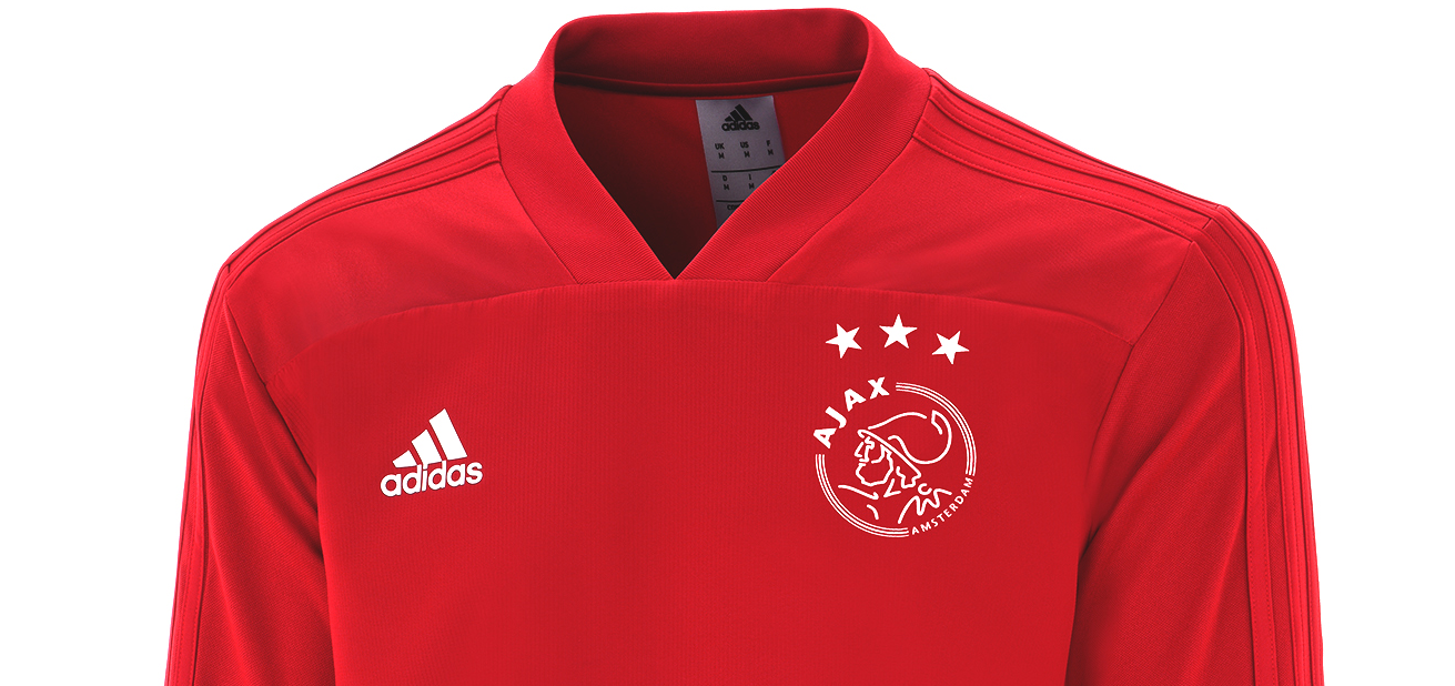 Ajax lanceert rood zwart trainingspak voor thuiswedstrijden 2018-2019