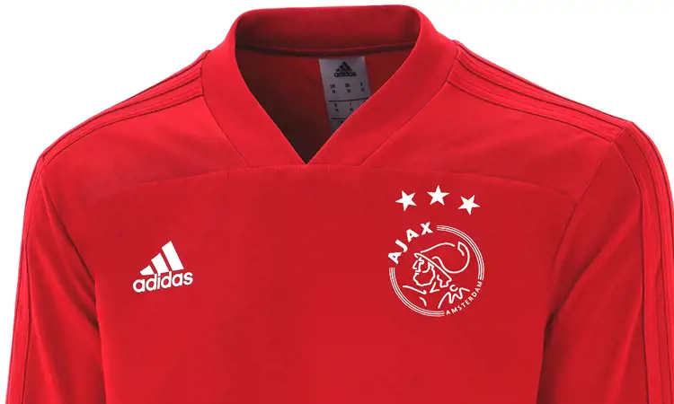 Ajax lanceert rood zwart trainingspak voor thuiswedstrijden 2018-2019