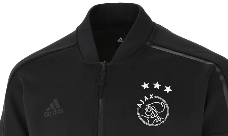 Ajax draagt zwart anthem trainingsjack in 2018-2019