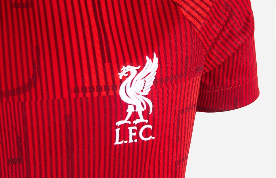 Dit is het Liverpool trainingsshirt 2023-2024