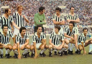 juventus-retro-voetbalshirt-1977.jpg