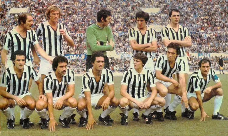 De Juventus voetbalshirts van het seizoen 1976-1977