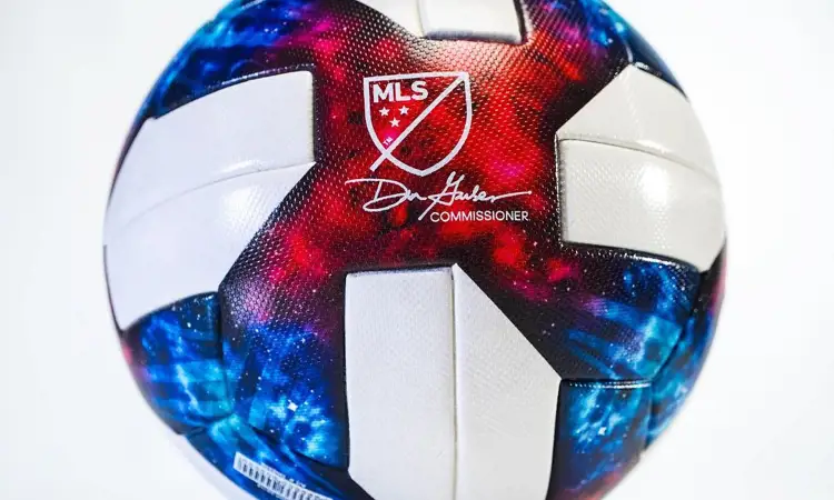 De futuristische adidas Nativo Questra MLS voetbal 2019