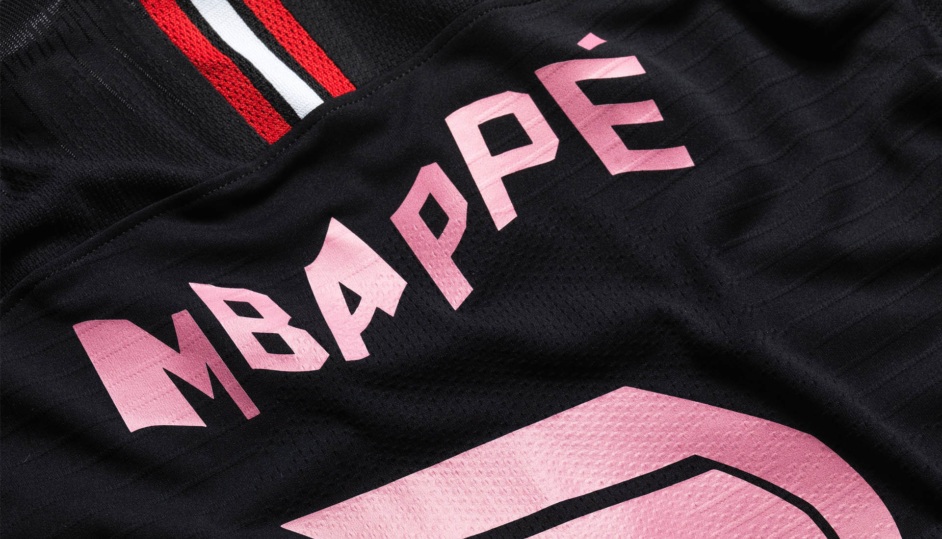 Unieke Tyrsamisu bedrukking voor Paris Saint Germain Champions League voetbalshirt