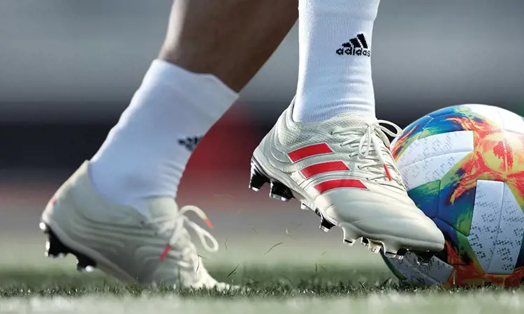 De adidas Conext 19 voetbal - de officiële bal voor het WK vrouwenvoetbal