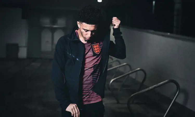 FA en Nike lanceren opvallend roze en fel geel Engeland warming-up shirt voor 2019-2020