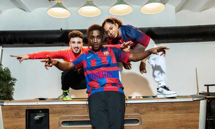 Het Barcelona x Nike 20 year anniversary voetbalshirt