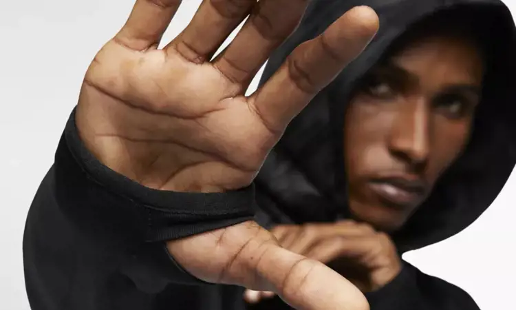 Het gruwelijke zwart/roze NIKE FC joggingspak