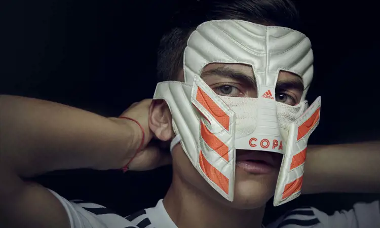 Dybala ontvangt COPA 19 adidas Gladiator masker