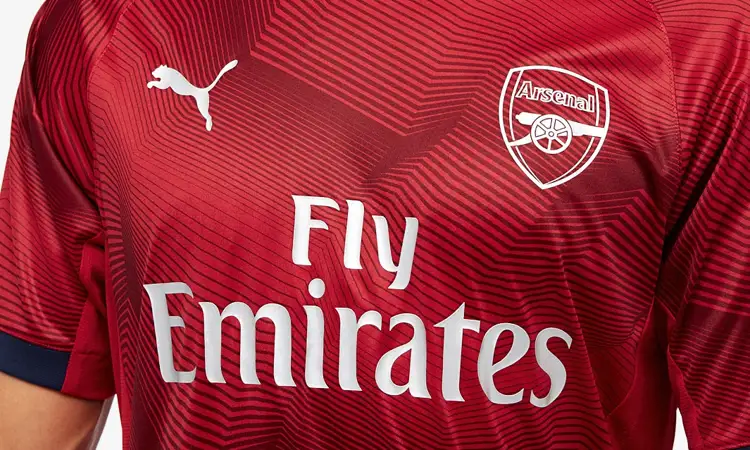 Het laatste Arsenal warming-up shirt 2019 van Puma