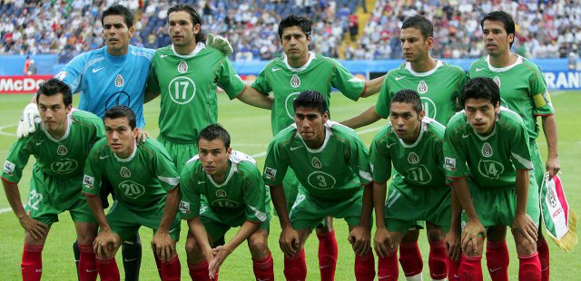 Mexico_voetbalshirts_2011_2012.jpg