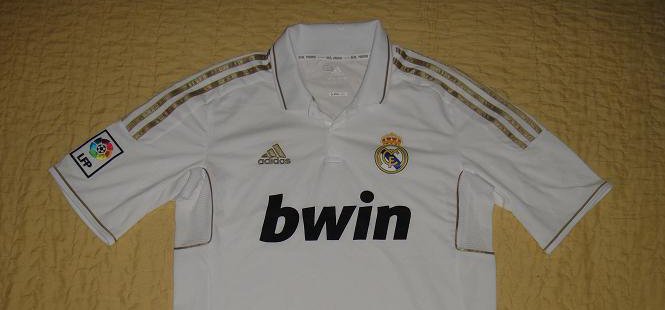 Real Madrid Thuisshirt 2011_2012_11.jpg