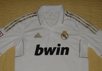 Real Madrid Thuisshirt 2011_2012_11.jpg
