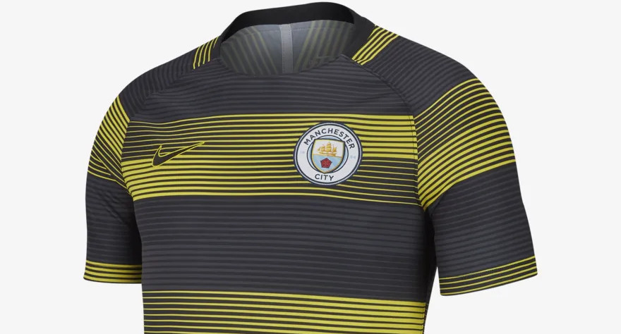 Het laatste Manchester City trainingsjack en warming-up shirt 2019 van Nike