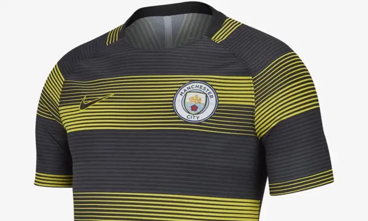 Het laatste Manchester City trainingsjack en warming-up shirt 2019 van Nike