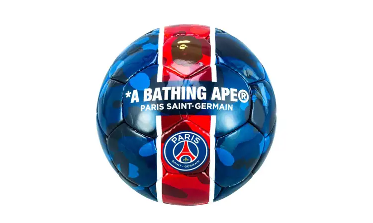 Nieuwe Paris Saint Germain voetbal gelanceerd door Bape