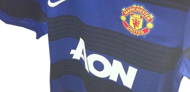 Manchester_United_uitshirt_2011_2012.jpg