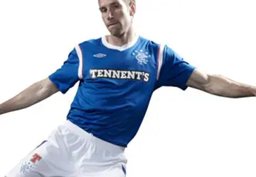 Glasgow_Rangers_thuisshirt_2011_2012.jpg