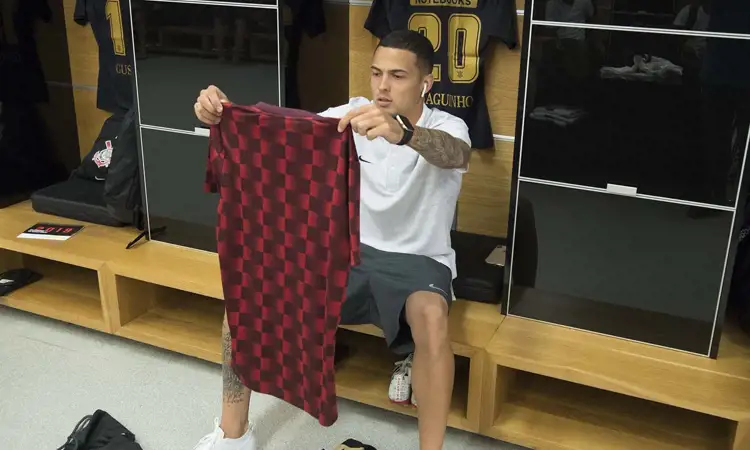 Corinthians draagt gruwelijk warming-up shirt in 2019