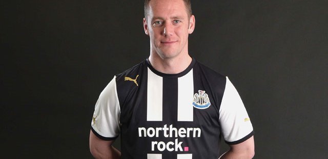 Newcastle_united_thuisshirt_2011_2012(1).jpg