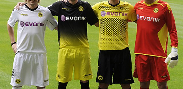 Borussia_Dortmund_uitshirt_2011_2012.jpg