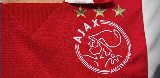 Ajax_thuisshirt_2011_2012.jpg