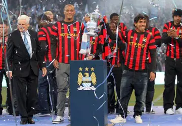 Manchester_City_uitshirt_2011_2012(1).jpg