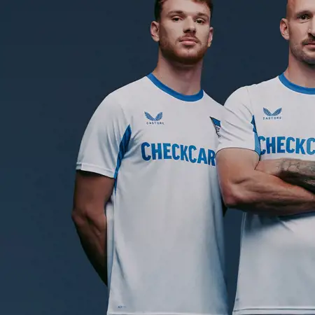 Dit zijn de Hertha BSC voetbalshirts 2025-2026 van Castore
