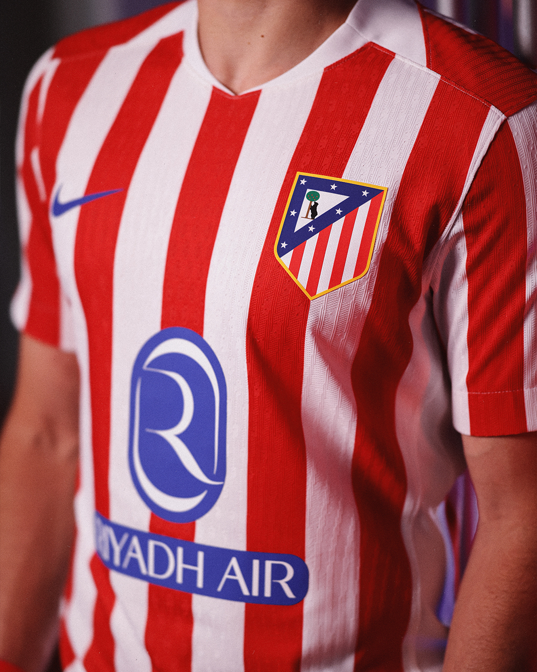Atletico Madrid thuisshirt 2025-2026 heeft klassieke stijl!