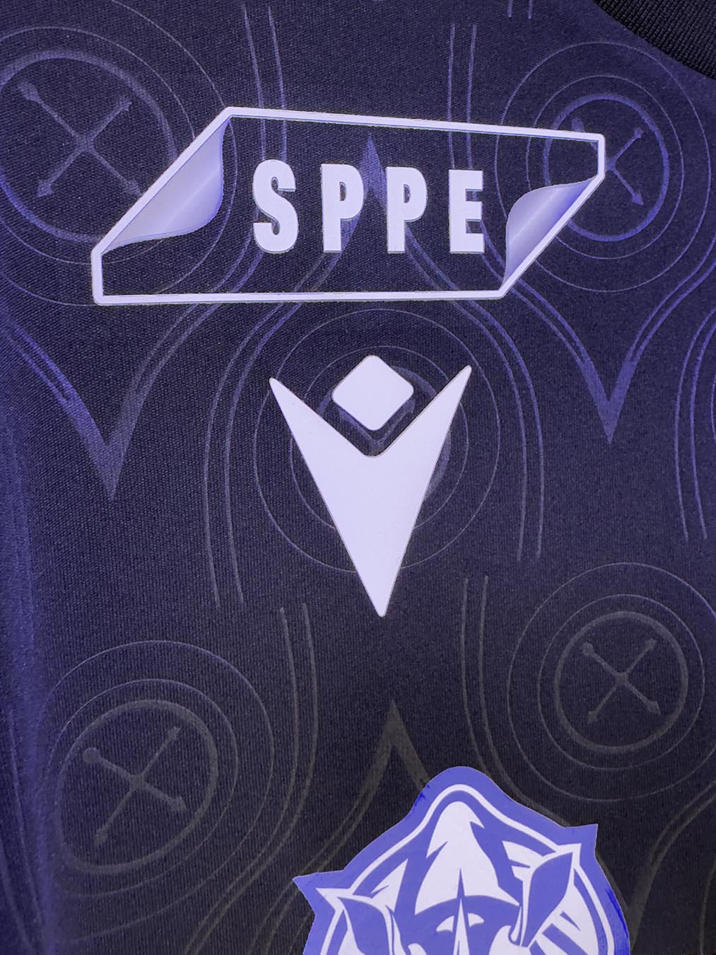 AJ Auxerre voetbalshirts 2025-2026 ode aan 120 jarig bestaan