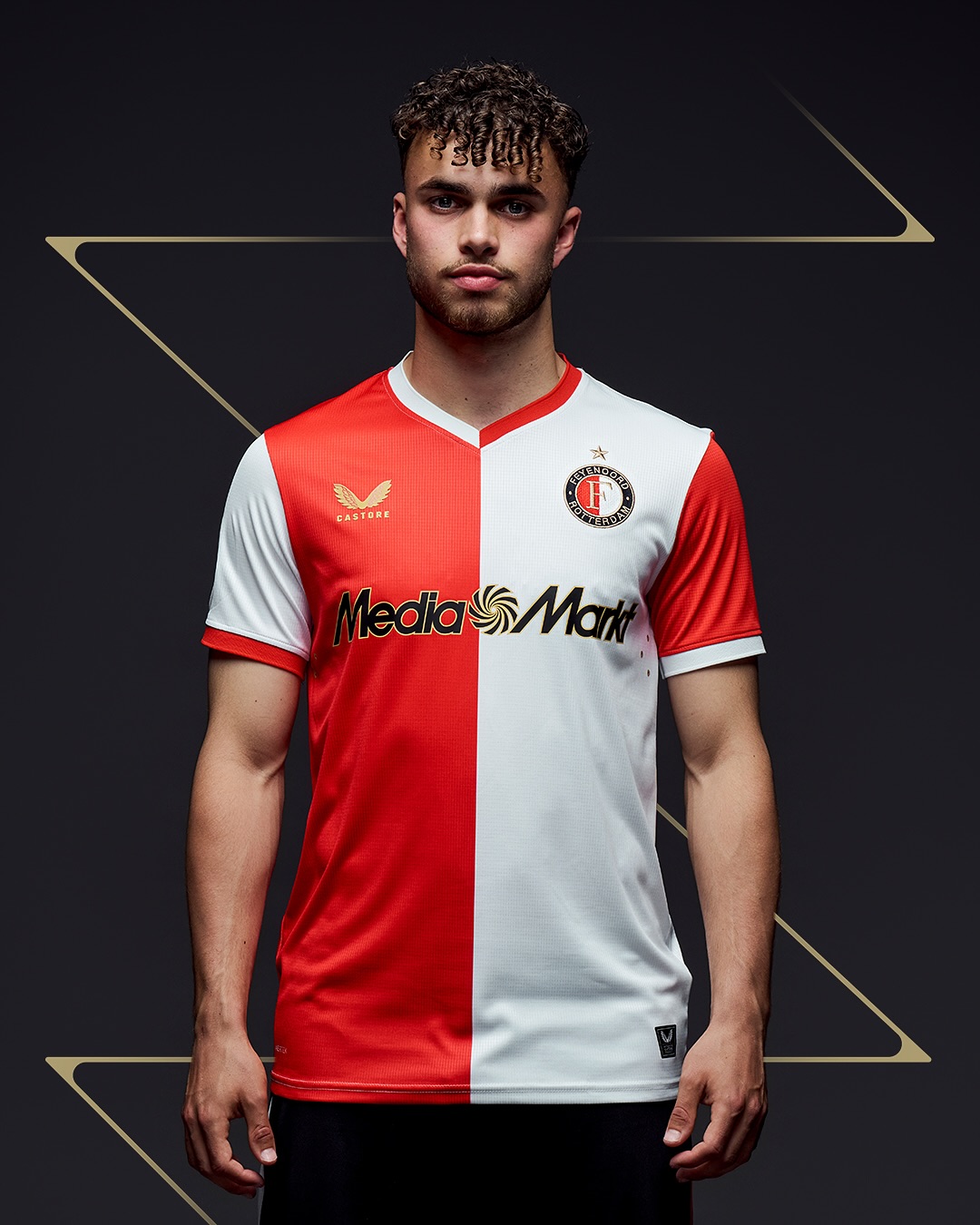 Feyenoord thuisshirt 2025-2026 bevat gouden details!