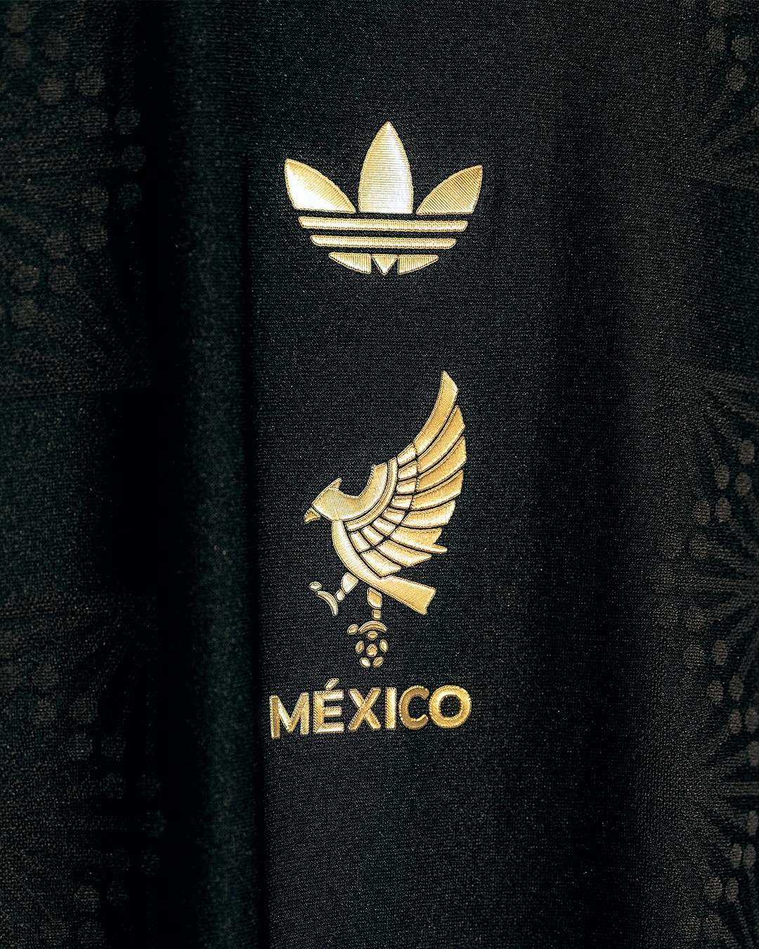 Dit is het zwart/gouden Mexico Gold Cup 2025 voetbalshirt