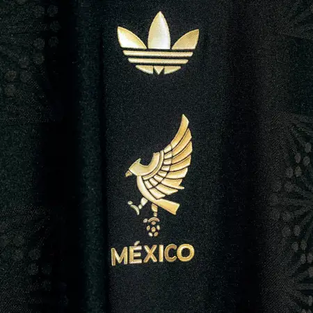 Dit is het zwart/gouden Mexico Gold Cup 2025 voetbalshirt