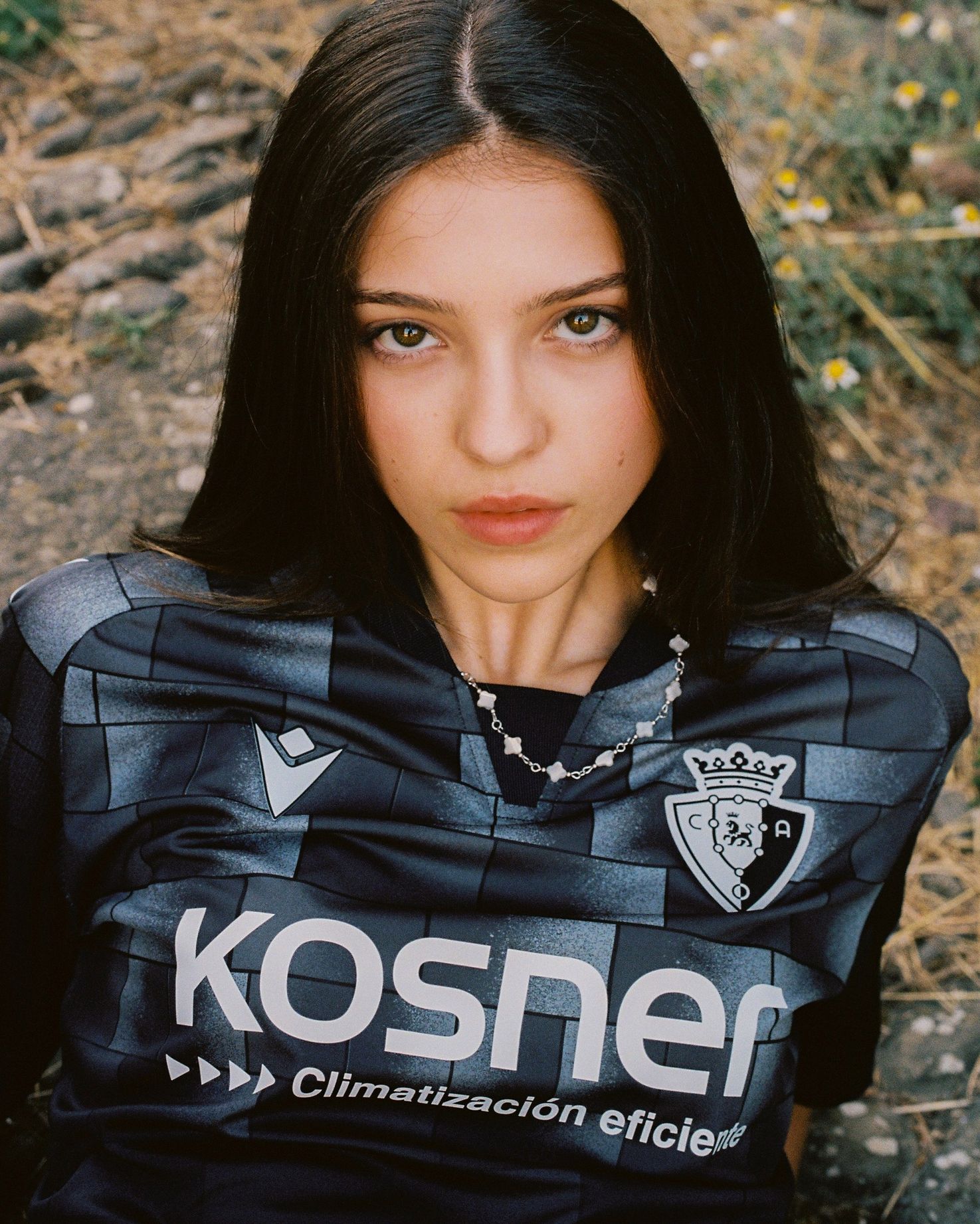 Dit zijn de CA Osasuna voetbalshirts 2024-2025 van Macron