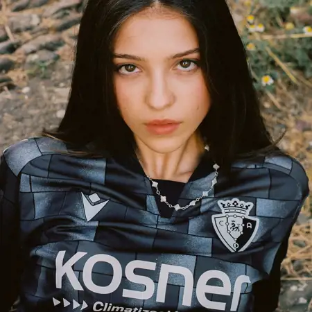 Dit zijn de CA Osasuna voetbalshirts 2024-2025 van Macron