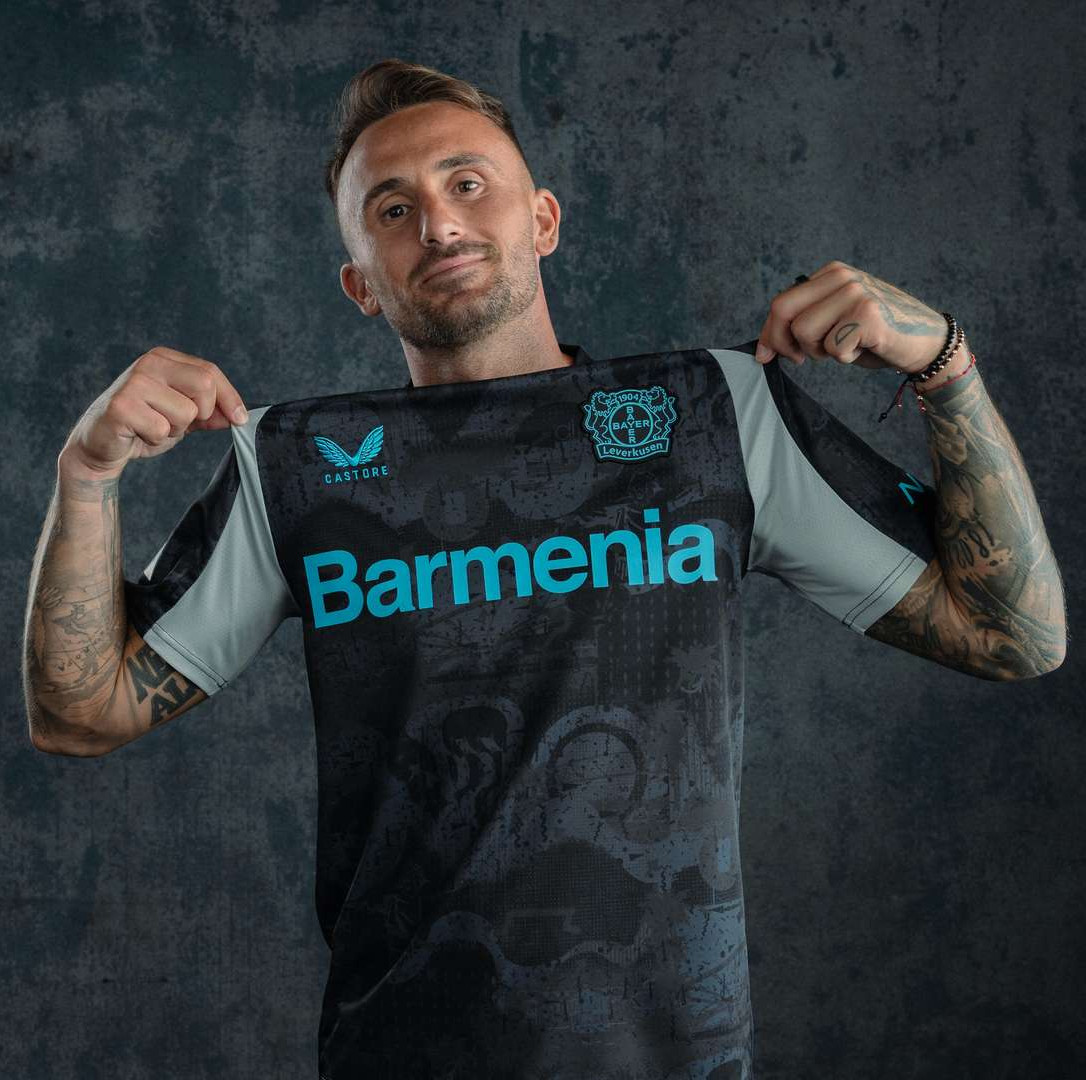 Bayer Leverkusen voetbalshirts 2024-2025 in stijl stad