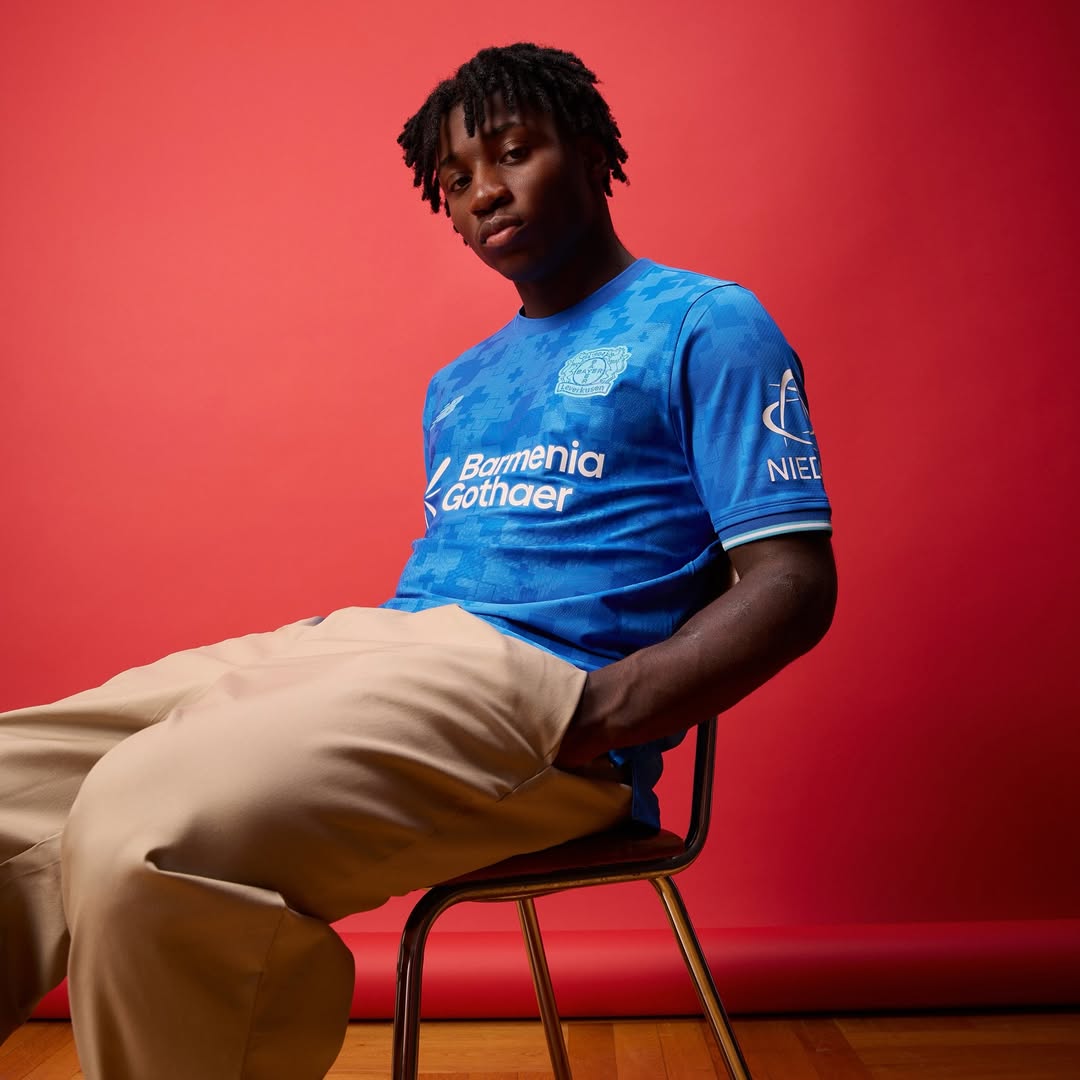 Dit zijn de Bayer Leverkusen voetbalshirts 2025-2026 van New Balance